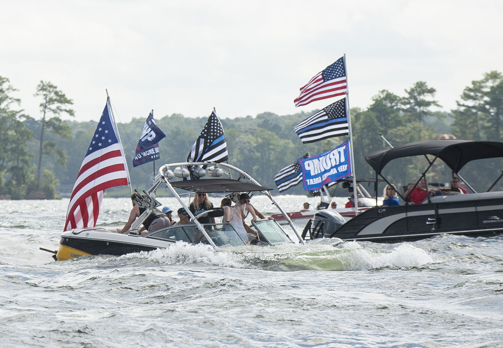 Back the Blue Boat Parade on Lake Martin